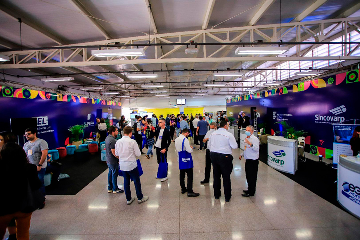 O maior encontro de negócios em inovação da região foi realizado em Ribeirão Preto, pela Secretaria de Inovação e Desenvolvimento. Durante três dias, no mês de julho, o Inova Ribeirão movimentou um público de duas mil pessoas no complexo do Senai.