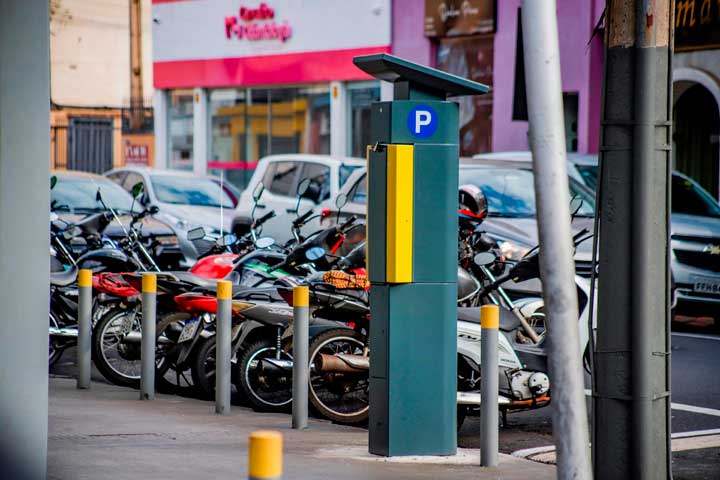 A prefeitura e a Transerp implantaram em Ribeirão Preto, no mês de novembro, a Área Azul Digital, com 1.195 vagas disponíveis para estacionamento rotativo nas vias da região Central.