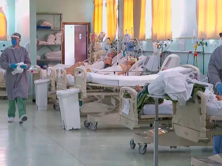 Pesquisa do Sindicato dos Hospitais do Estado de São Paulo (SindHosp) mostra que o atendimento predominante em hospitais paulistas continua sendo o de pacientes com covid-19.