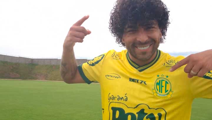 O Mirassol FC apresentou seu novo uniforme para a temporada 2023. O padrão amarelo e verde segue predominante, porém agora com uma terceira estrela que simboliza a conquista do título da série C 2022. As outras duas se referem aos títulos da série A3 de 1997 e série D de 2020.