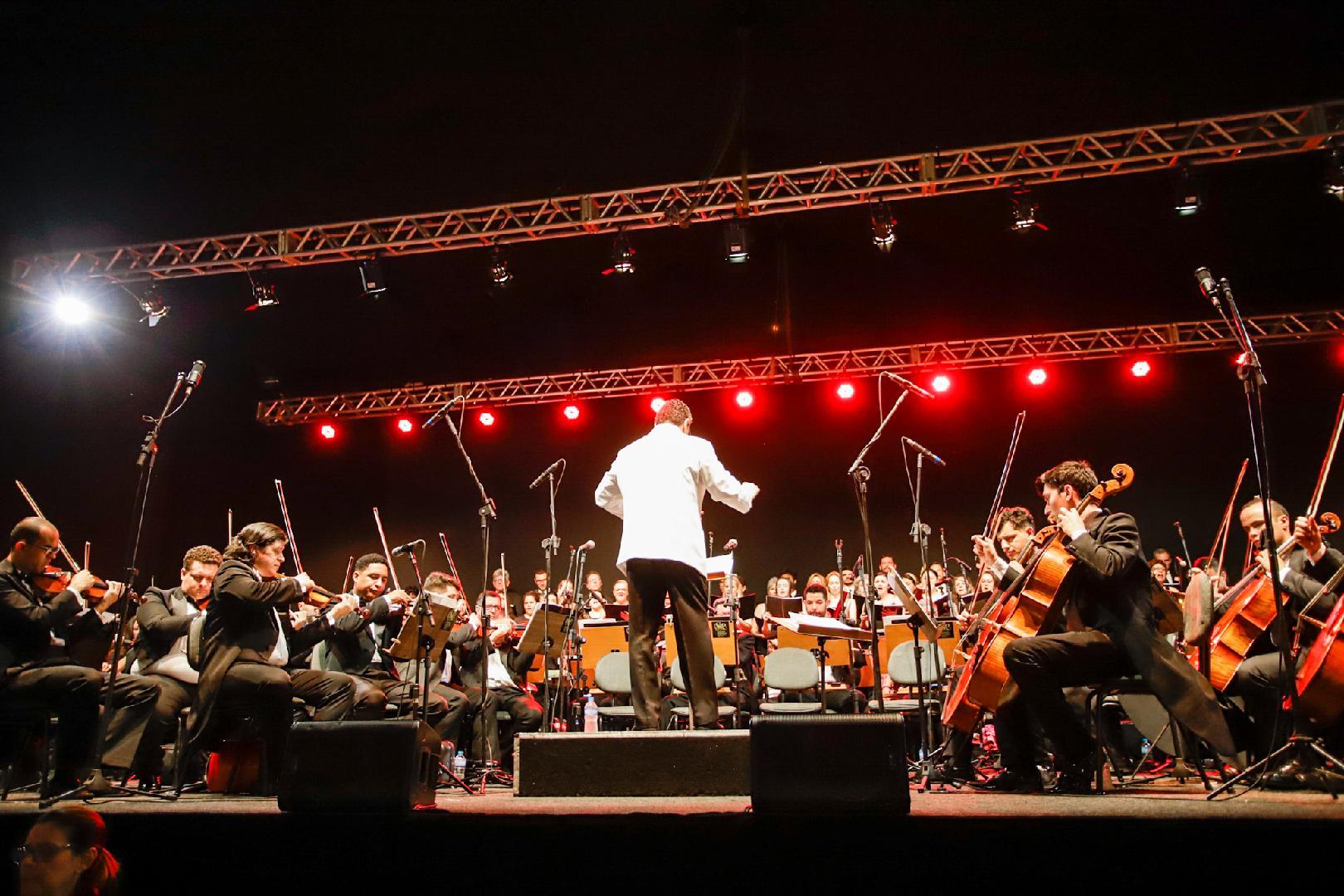 A Orquestra Sinfônica de Ribeirão Preto completou um século de existência em 2022. E para marcar seu aniversário de 100 anos, realizou um concerto histórico no mês de outubro, na Praça Carlos Gomes, sob regência do maestro titular Reginaldo Nascimento.