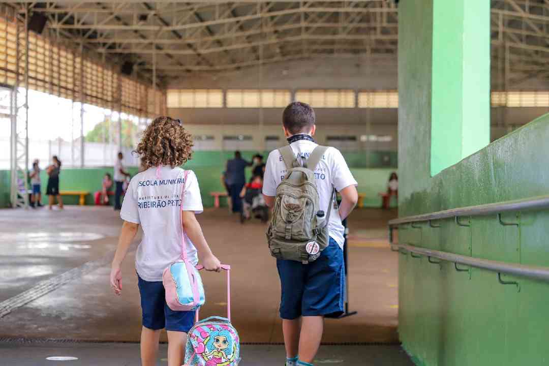 Escolas tiveram uma semana de pausa, conforme calendário definido para 2023; objetivo é compensar tempo perdido pela pandemia