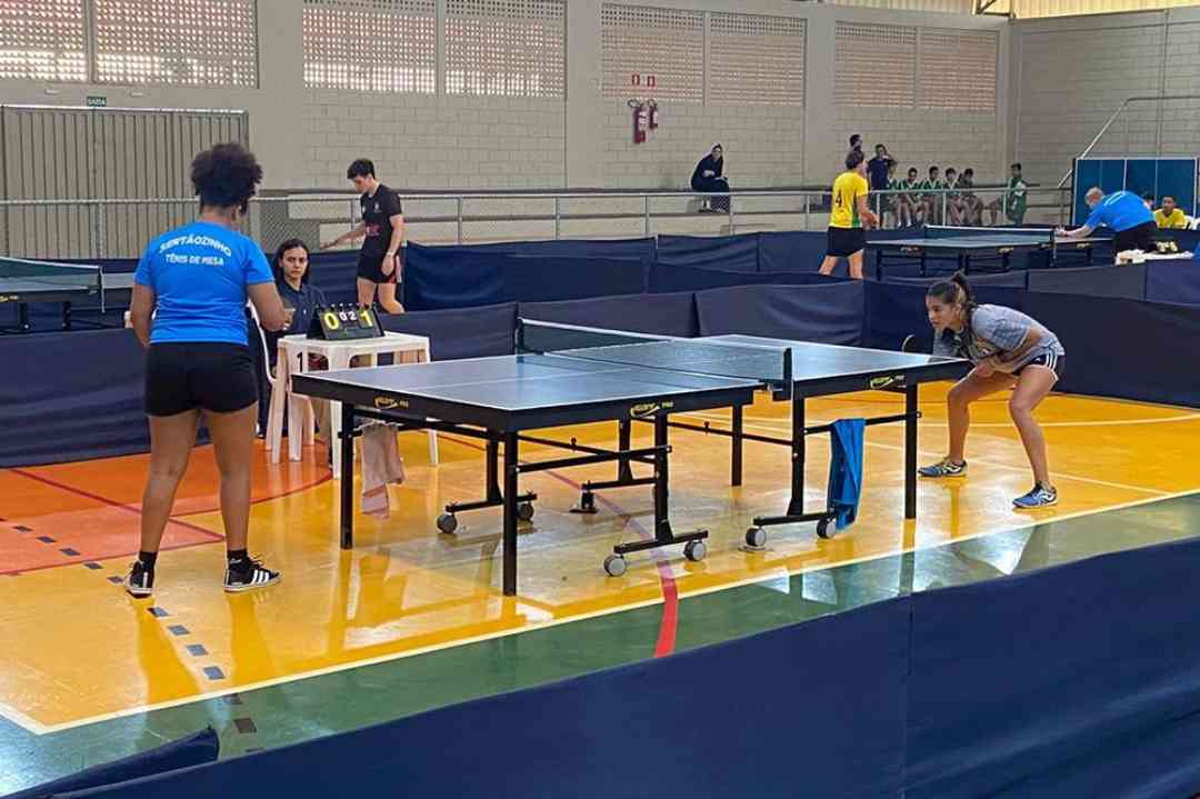 As meninas do handball feminino foram campeãs e as do futebol conquistaram o terceiro lugar