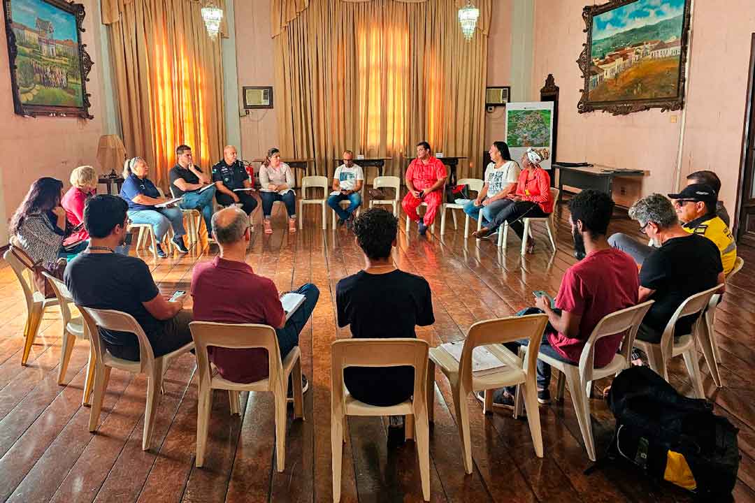 Reunião foi para acertar os últimos detalhes da logística que envolverá a realização da Parada que acontece na cidade no dia 20 de agosto