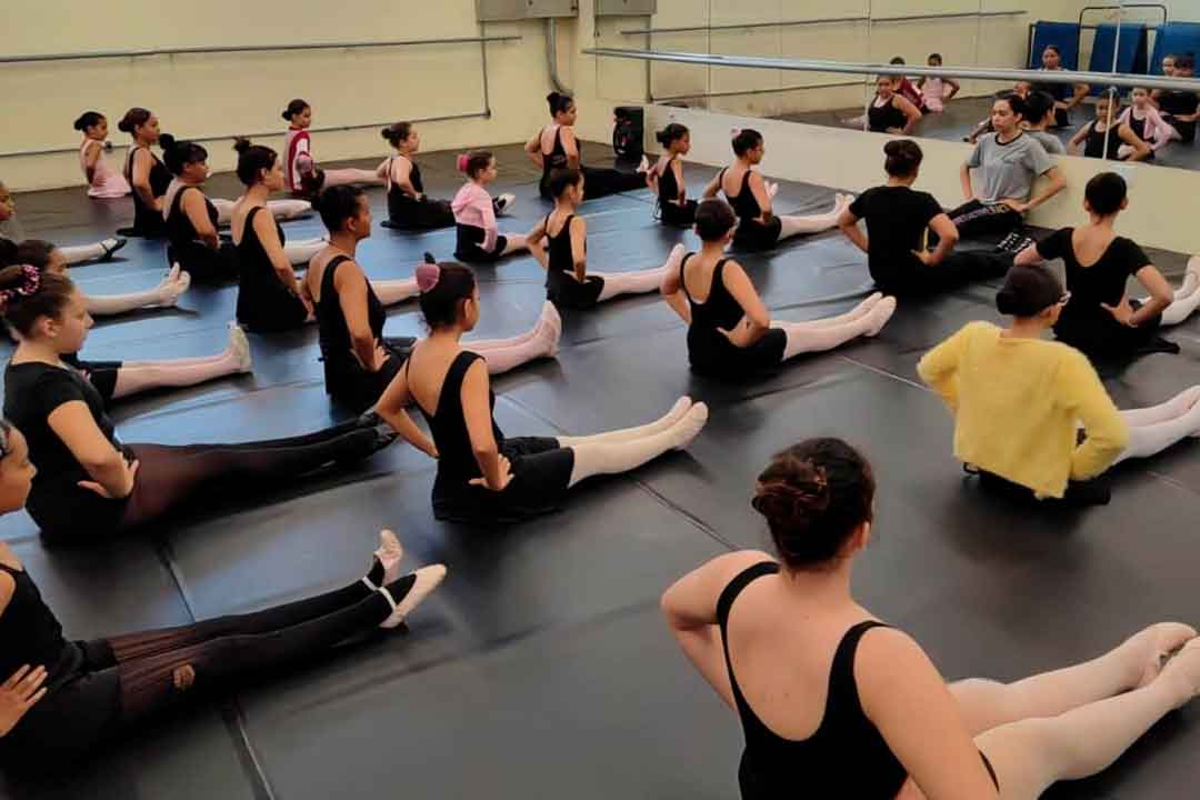 Parceria irá oferecer bolsas de estudos para aulas de ballet clássico