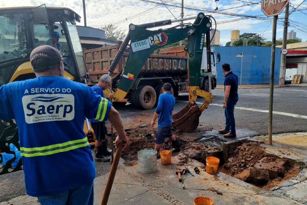 Obras melhoram a distribuição de água nos bairros; somente no primeiro semestre, foram realizados 8 mil reparos em vazamentos