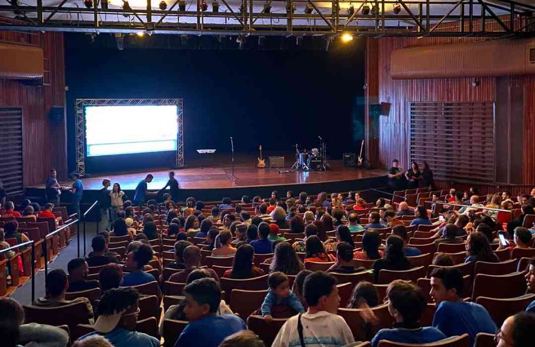 Dez estudantes foram selecionados pelo projeto “Era Uma Vez...Brasil”, que reconta a História do Brasil