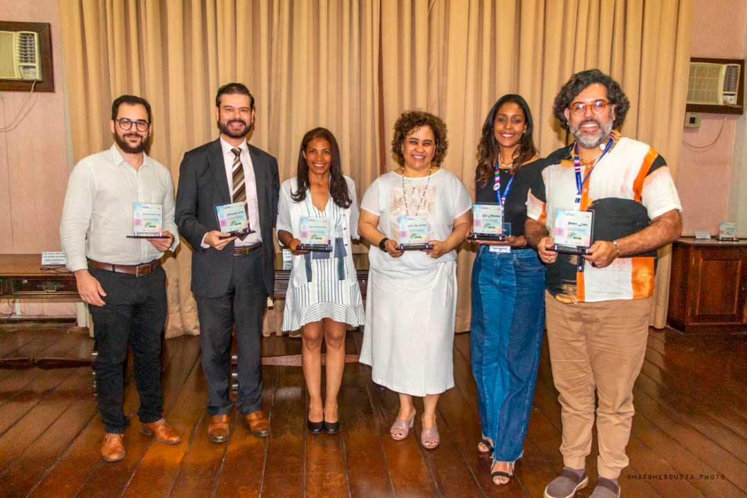 Apoiadores do movimento LGBTQIAPN+ recebem Prêmio Diversidade Arco-Íris no Palácio Rio Branco