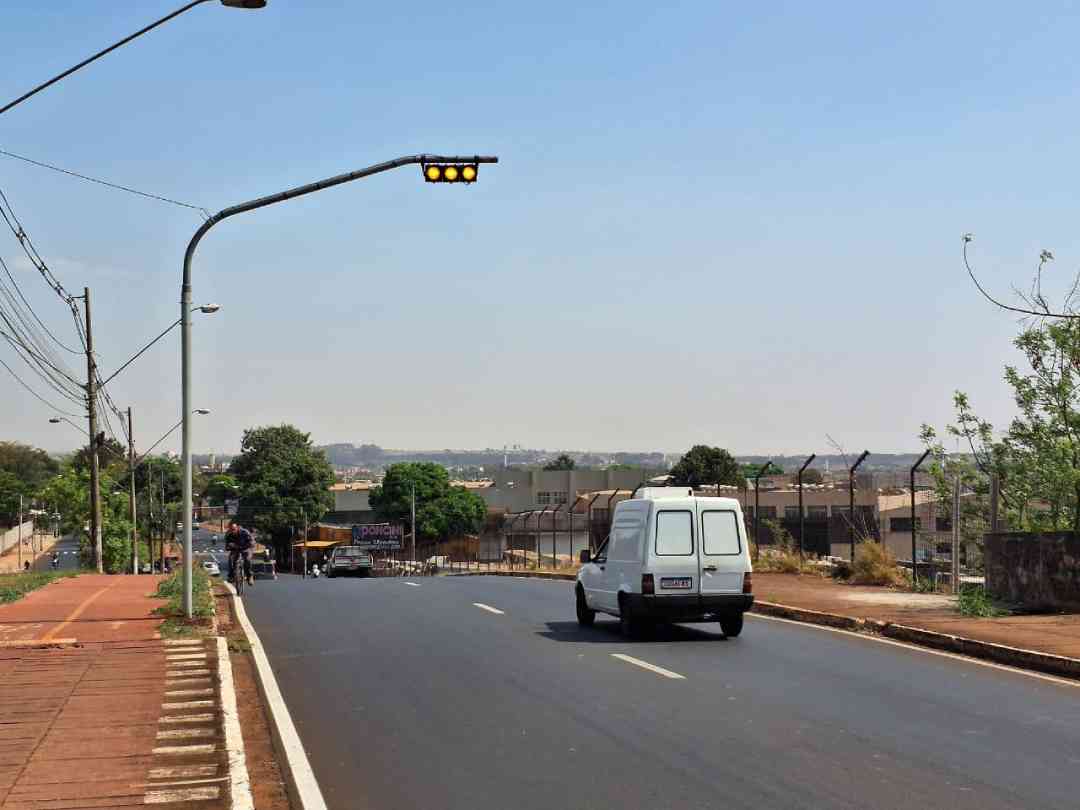 Avenida Thomaz Alberto Whatelly recebe reforço da sinalização de trânsito