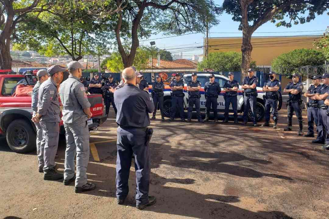 Período mais seco do ano aumenta os riscos de incêndios em áreas de vegetação urbana