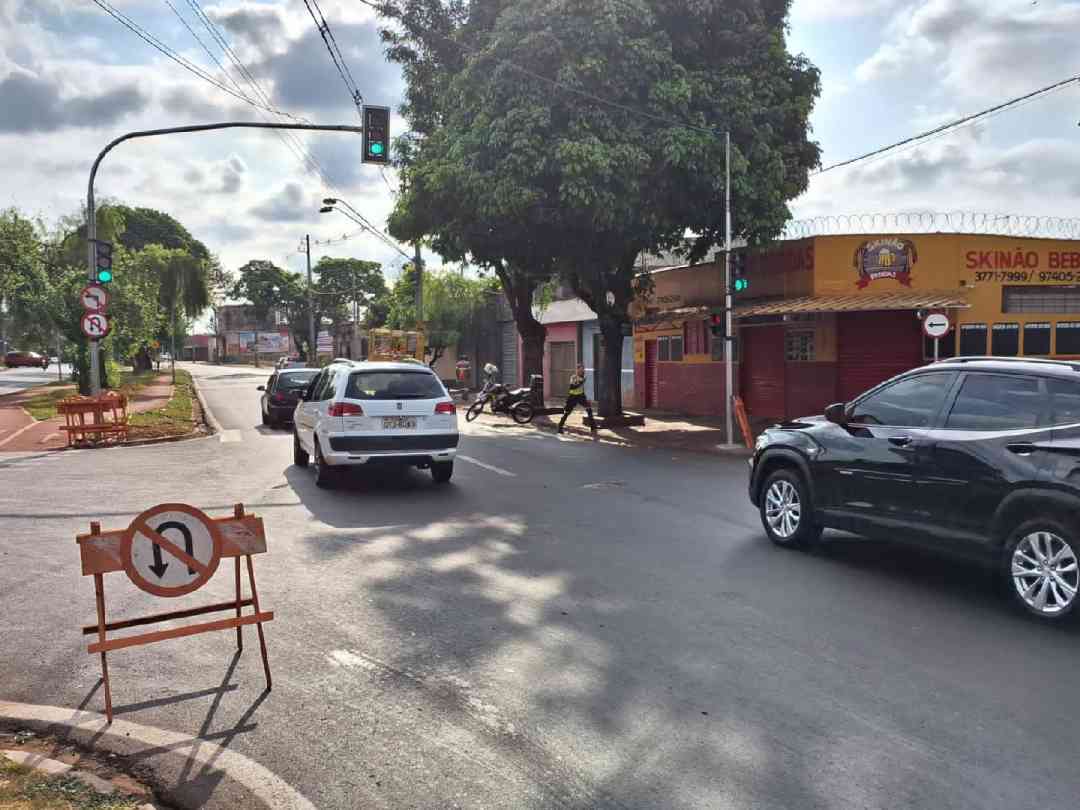 Novo semáforo entra em funcionamento na avenida Thomaz Alberto Whatelly