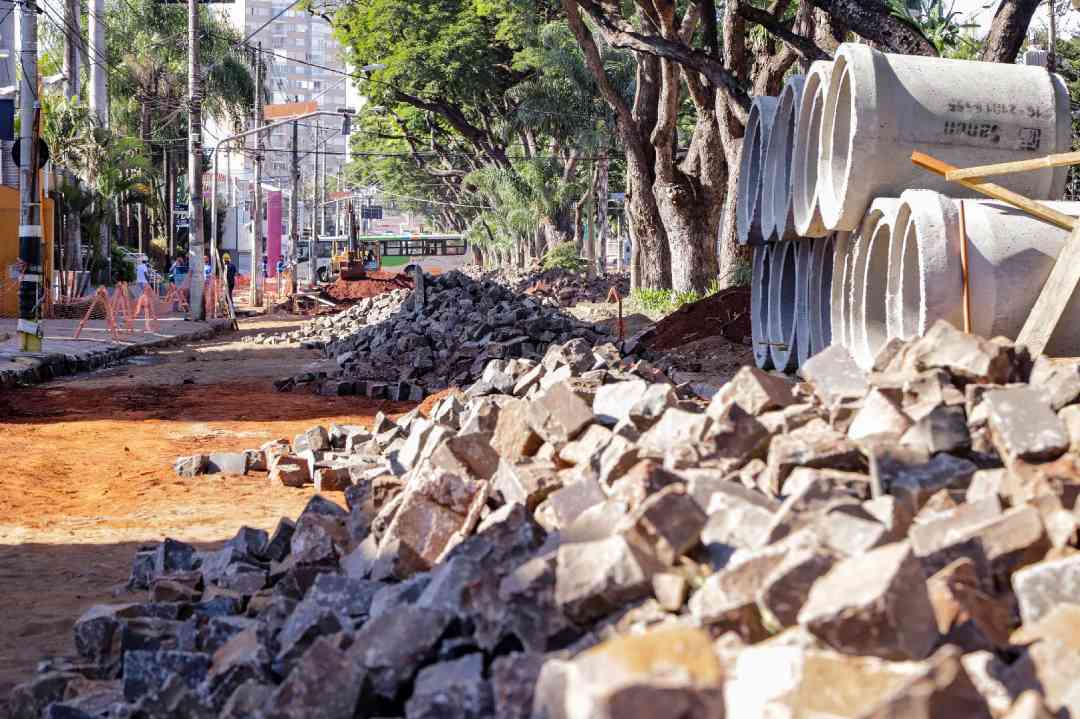 Parte da obra da Nove de Julho, galerias antienchente já estão sendo instaladas no primeiro trecho, na Francisco Junqueira