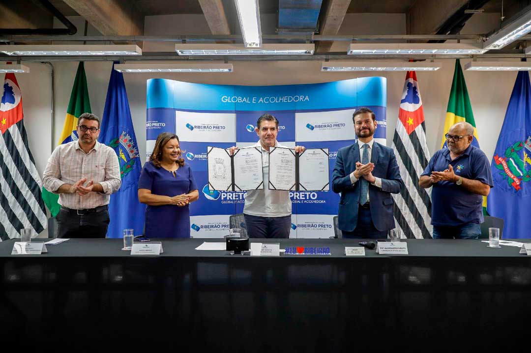 Prefeitura cria 42 cargos efetivos de Assistente Social e promulga lei em favor de servidores municipais