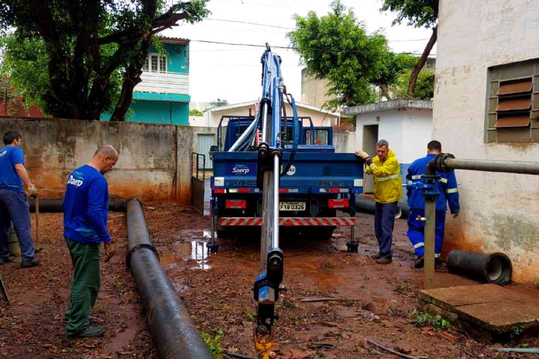 Manutenções melhoram distribuição de água em mais de 10 bairros