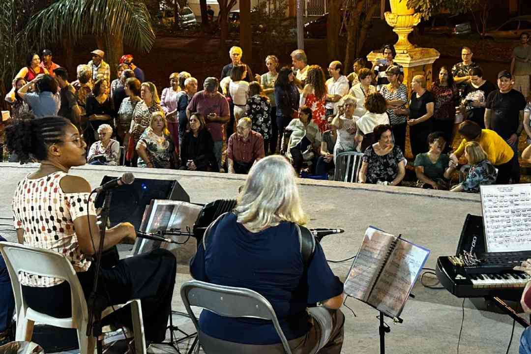 No repertório, obras de Altamiro Carrilho, Ernesto Nazareth, Jacob Bandolim, Pixinguinha, Paulo Moura, entre outras