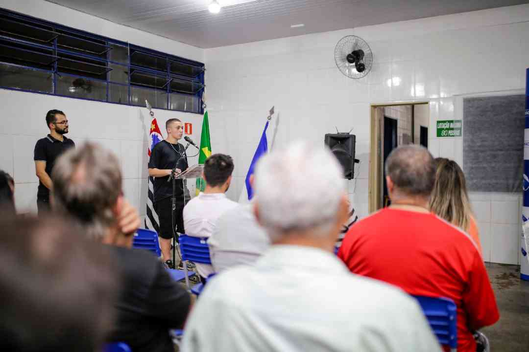 Os moradores do bairro e região puderam apresentar suas demandas e sugestões às autoridades municipais