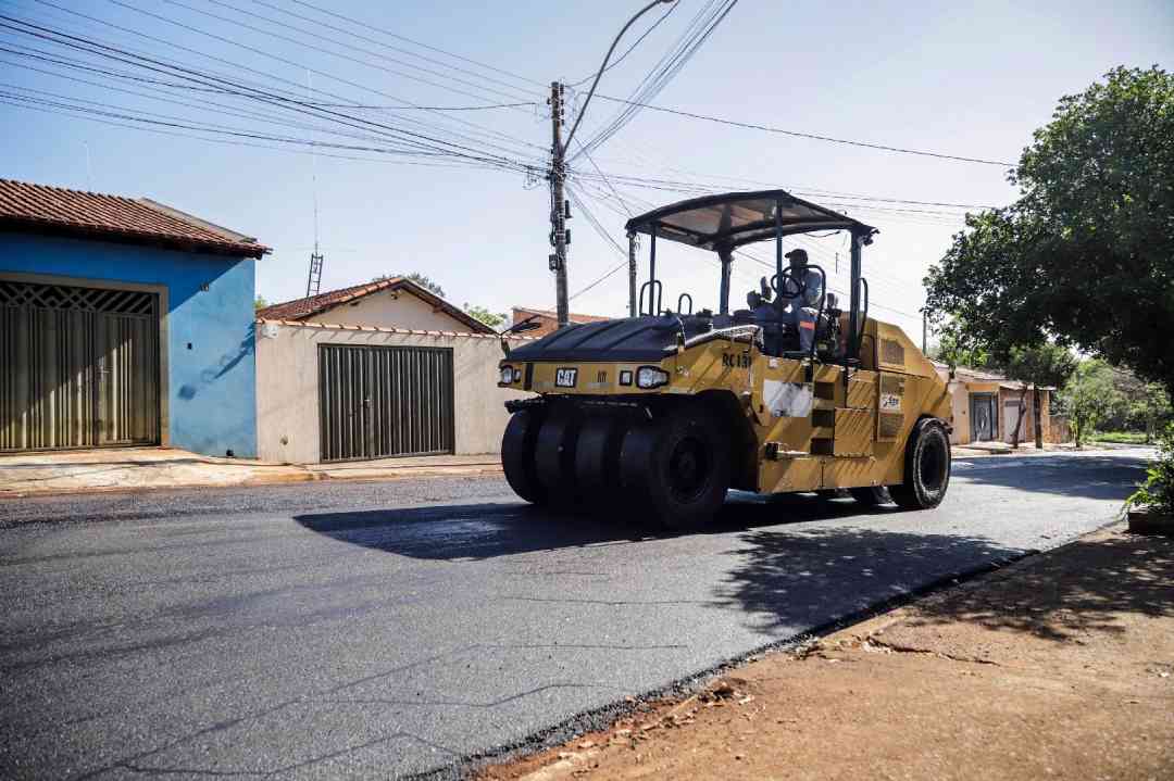 Depois do Jardim Arlindo Laguna, prefeitura leva asfalto novo a 18 ruas do bairro José Sampaio