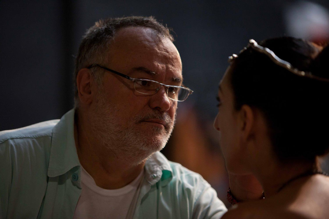 Diretor, cenógrafo e figurinista, Gabriel é o homenageado do 7º Festival Nacional de Teatro de Ribeirão Preto; artista é conhecido por seus fortes traços de brasilidade