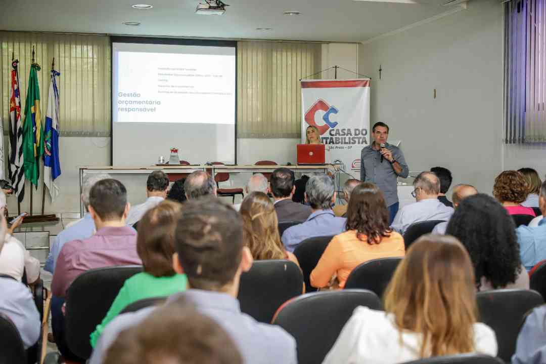 Prefeito apresentou balanço das contas públicas e elencou principais investimentos a profissionais associados à Casa do Contabilista