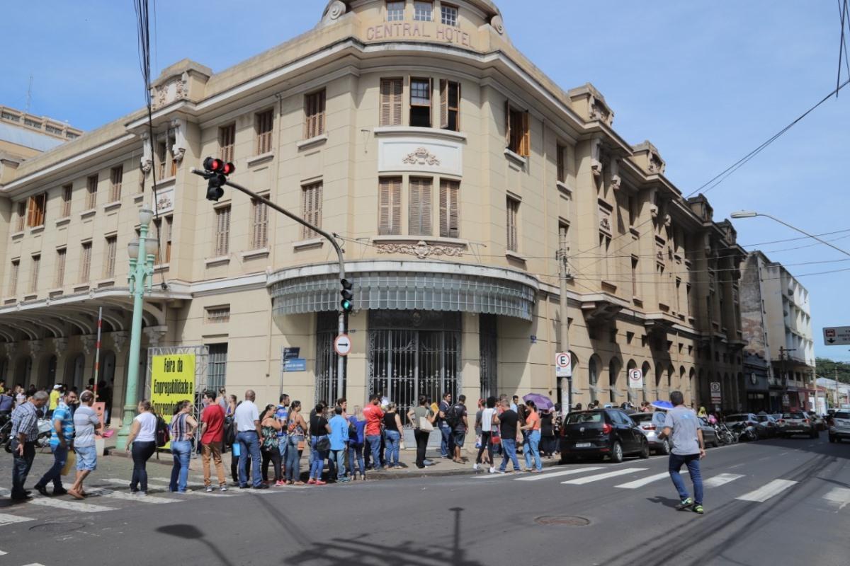 Encontro será realizado no Centro Cultural Palace, a partir das 18h30, com cadastramento do público