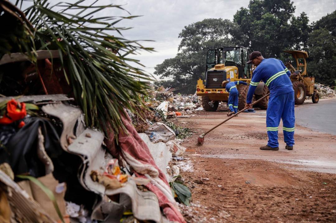 Ação de limpeza e zeladoria retira mais de 160 toneladas de resíduos da avenida Patriarca