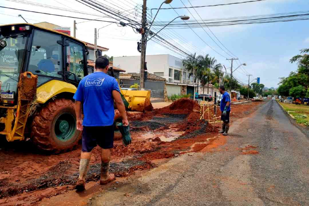 Avenida Costábile Romano recebe rede nova de esgoto