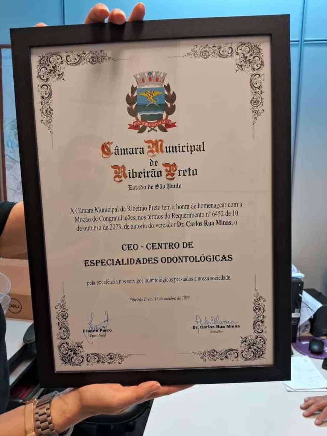 Centro de Especialidades Odontológicas é homenageado na Câmara