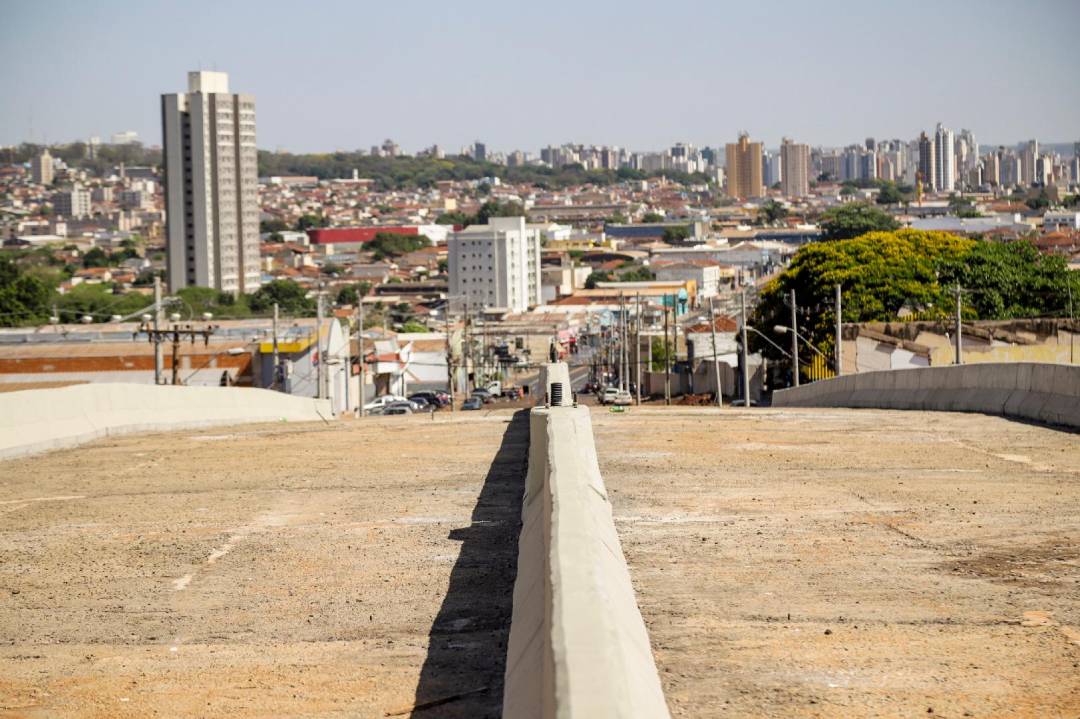 Com 50% da obra concluída, viaduto na Av. Brasil será inaugurado até janeiro