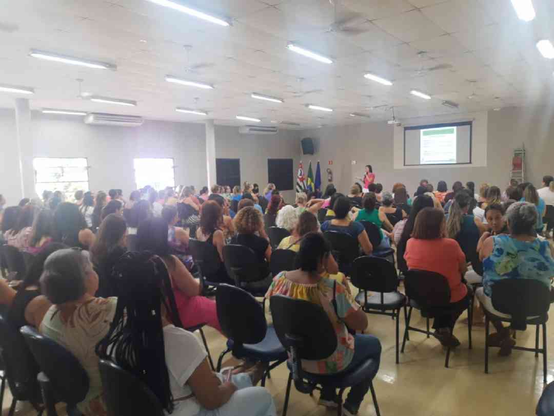 Cerca de 270 colaboradores participaram do encontro ministrado pela Divisão de Nutrição Escolar