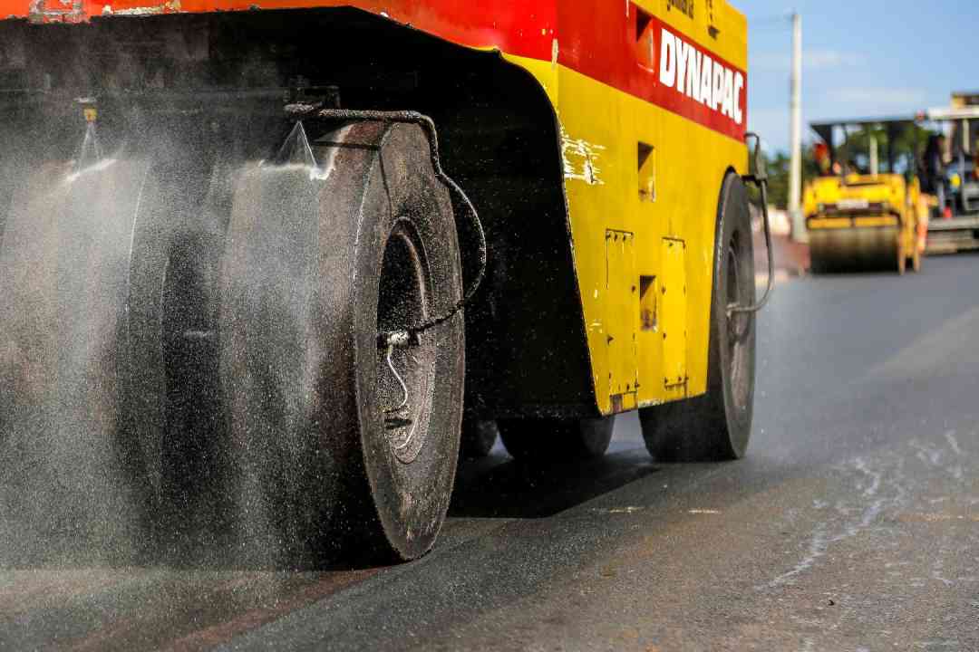 Bairro já teve 84 vias totalmente recapeadas pelo programa Ribeirão Mobilidade e agora recebe mais 2 km de asfalto novo do contrato atual