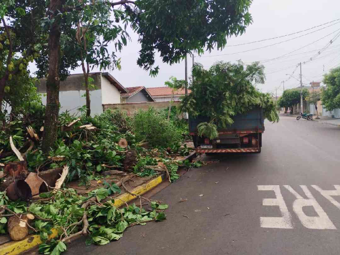 Prefeitura intensifica trabalhos devido à forte chuva de quinta-feira