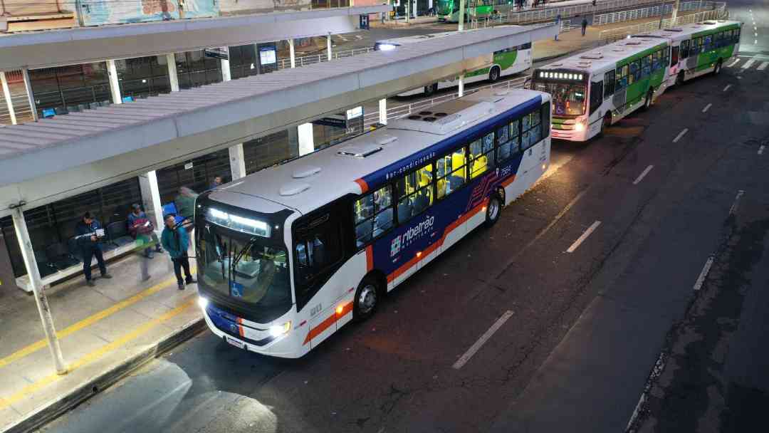 Modificações no transporte coletivo urbano incluem substituição de frota e adequações em itinerários