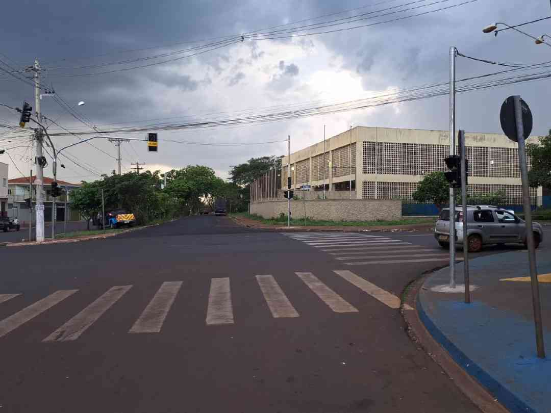 Modificações contam com instalação de novo semáforo em movimentada avenida; além de alteração na circulação viária