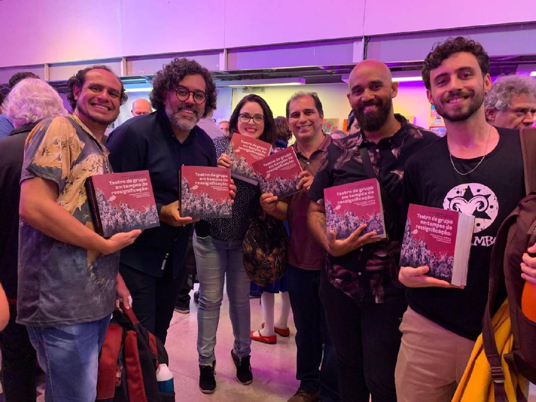 Artistas de Ribeirão e região prestigiaram lançamento da obra