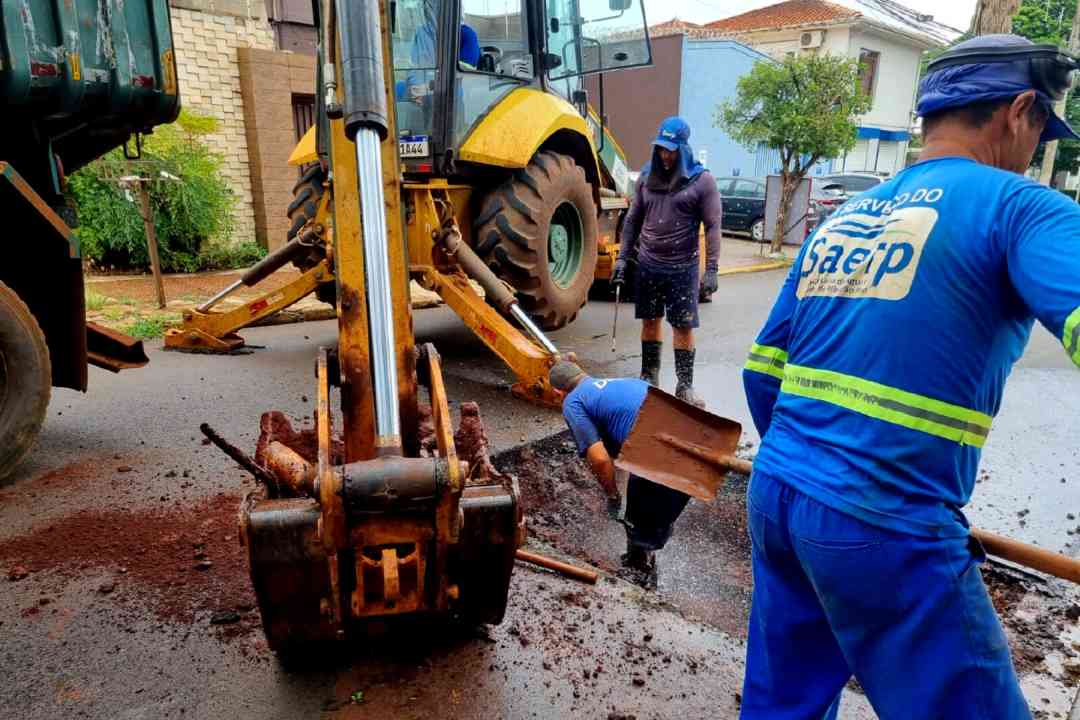 Saerp realiza reparos de vazamentos na região Central