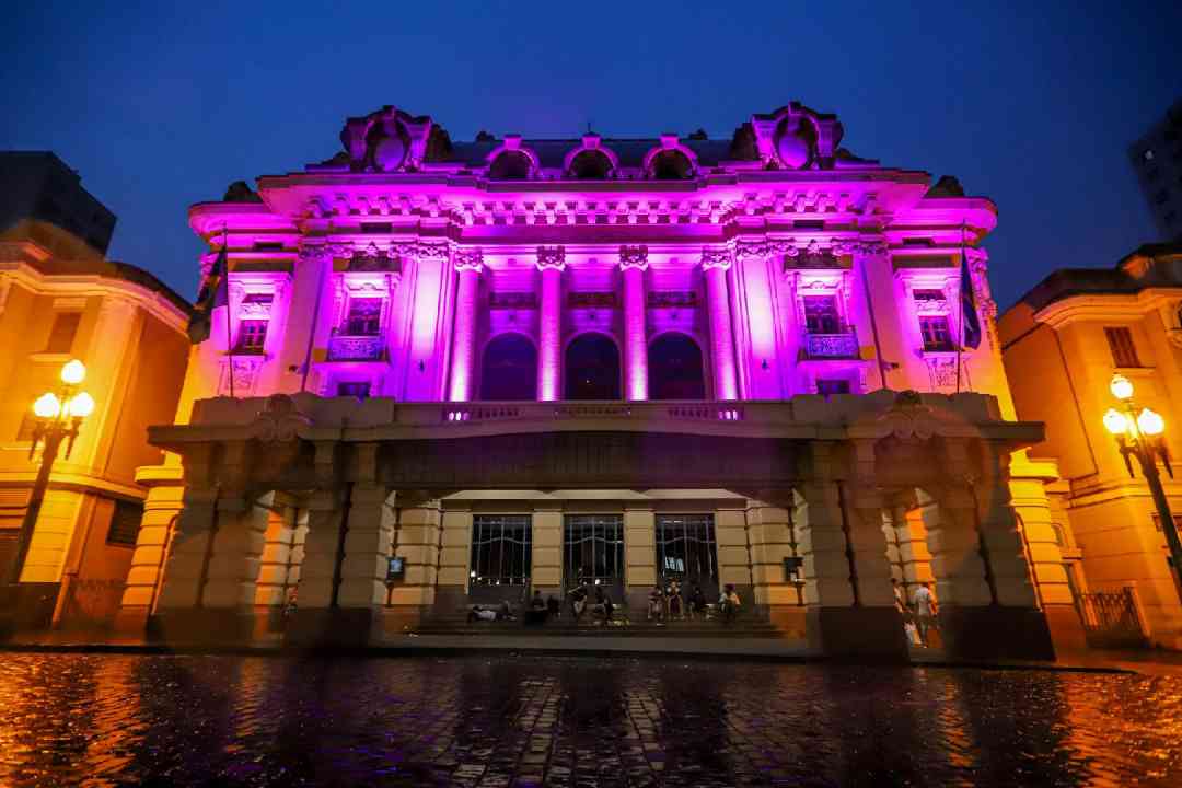 Theatro Pedro II se ilumina em adesão ao Outubro Rosa