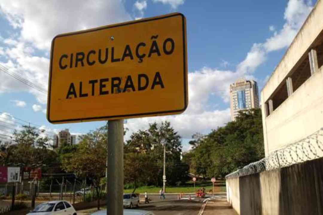 Modificação em sentido de direção passa a valer a partir desta sexta-feira, dia 6 de outubro, na rua Ivo Simões Gomes