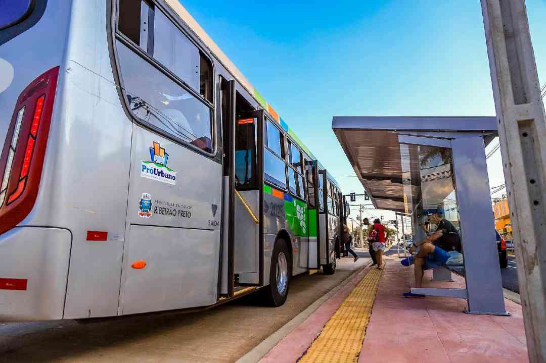 Vinte e três linhas de ônibus terão trajeto alterado durante interdição no Centro