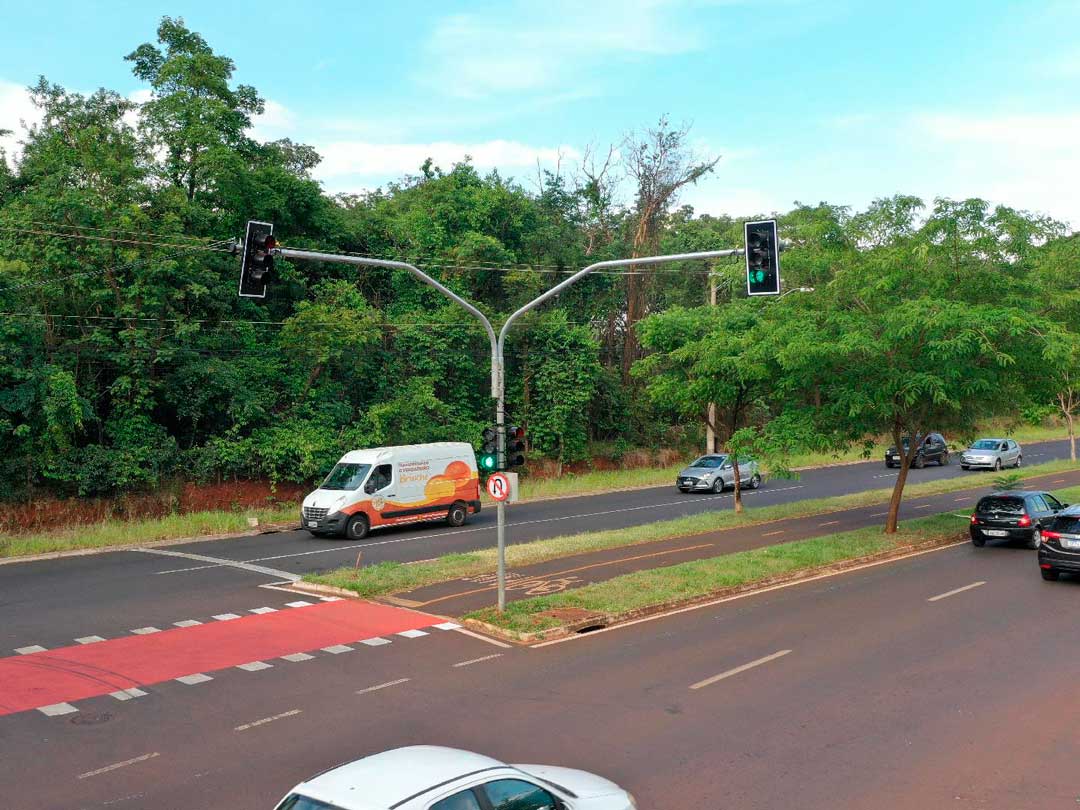 Novo semáforo entra em funcionamento na avenida Henry Nestlé