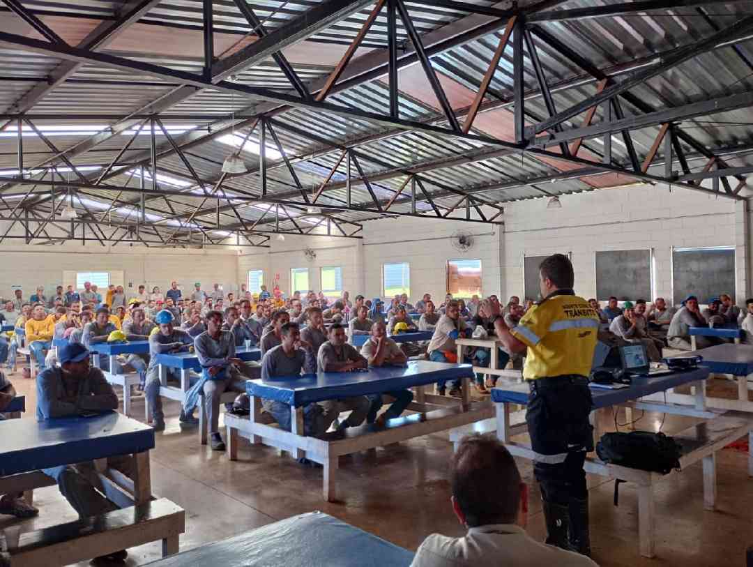 Palestra sobre trânsito reúne 250 funcionários de construtora