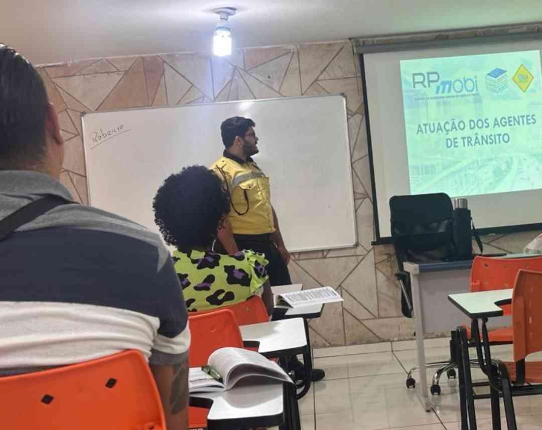 Projeto da RP Mobi alerta alunos de autoescola sobre o uso do cinto de segurança