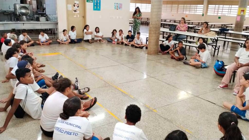 Projeto da ONG Vitória Régia que capacita professores, pais e alunos, busca apoio para continuar o combate ao abuso sexual