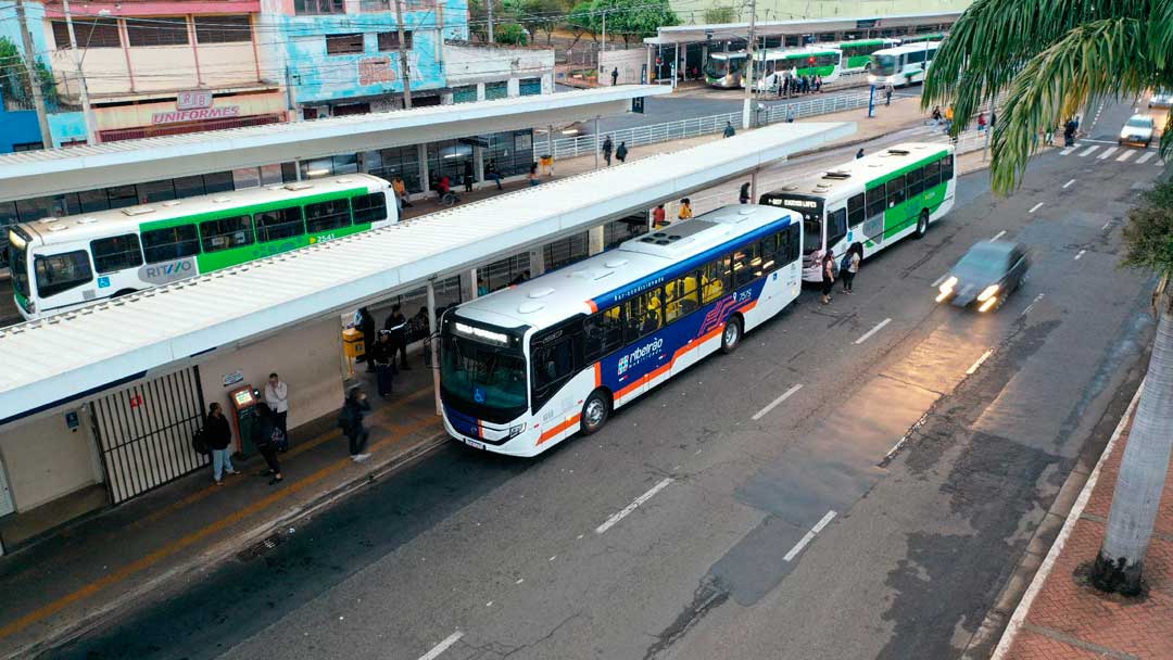 Duas linhas de ônibus passam a ter quadro de horários ampliados