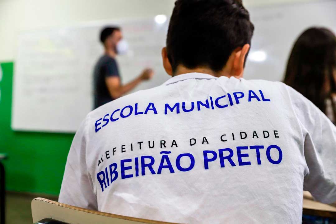 Rede Municipal atinge 57% dos estudantes fluentes no 2º ano do ensino fundamental