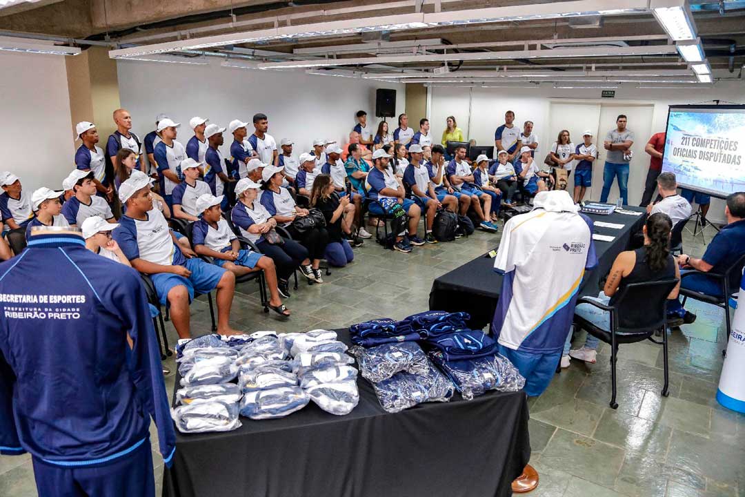 Secretaria de Esportes entrega novos uniformes para atletas da Prefeitura de Ribeirão Preto