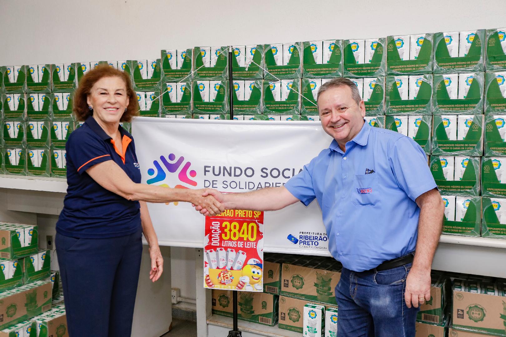 Fundo Social de Solidariedade recebe doação de 3.840 litros de leite