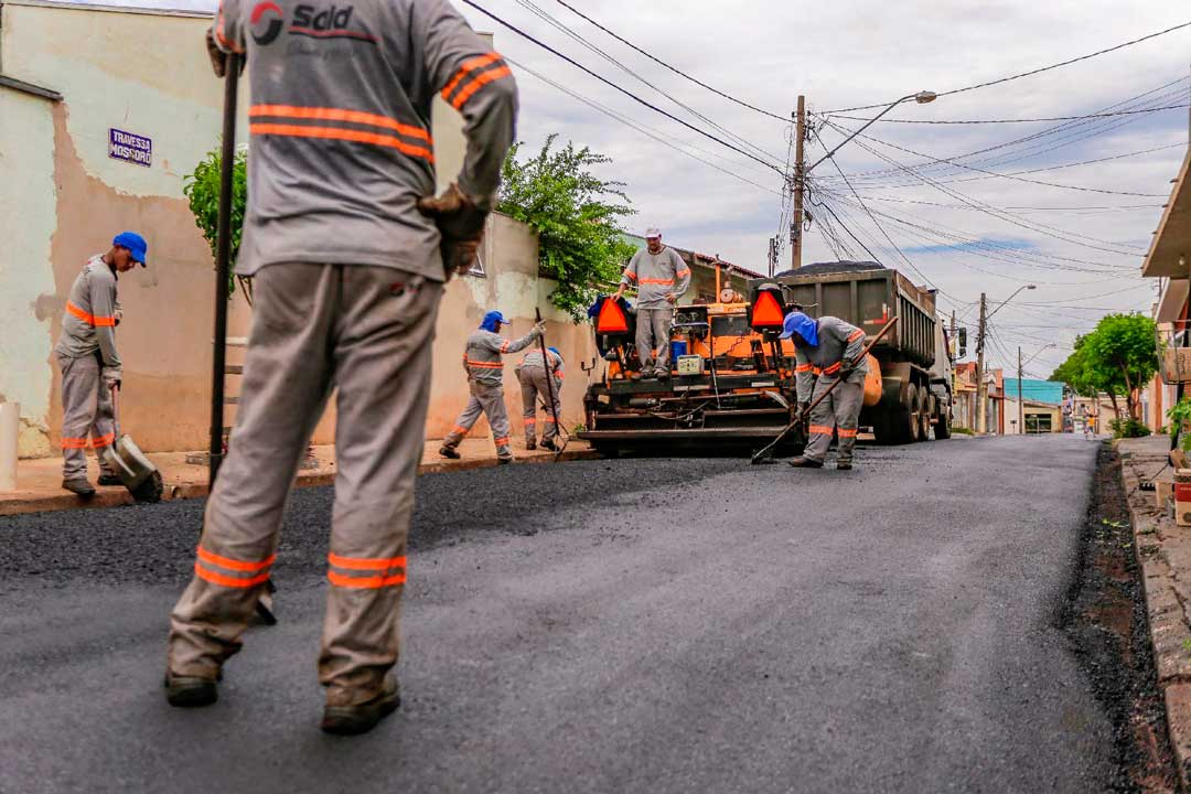 Implantação do asfalto novo ocorre em avenidas das regiões Sul e Leste da cidade