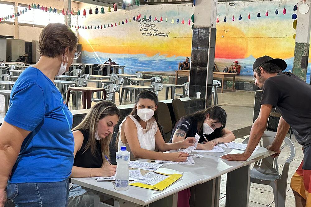 População de rua: Saúde e Assistência Social garantem imunização contra gripe em Ribeirão Preto