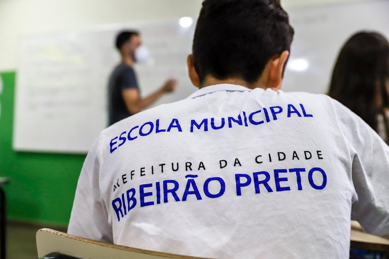 Educação contrata serviços de apoio pedagógico para alunos com deficiência intelectual