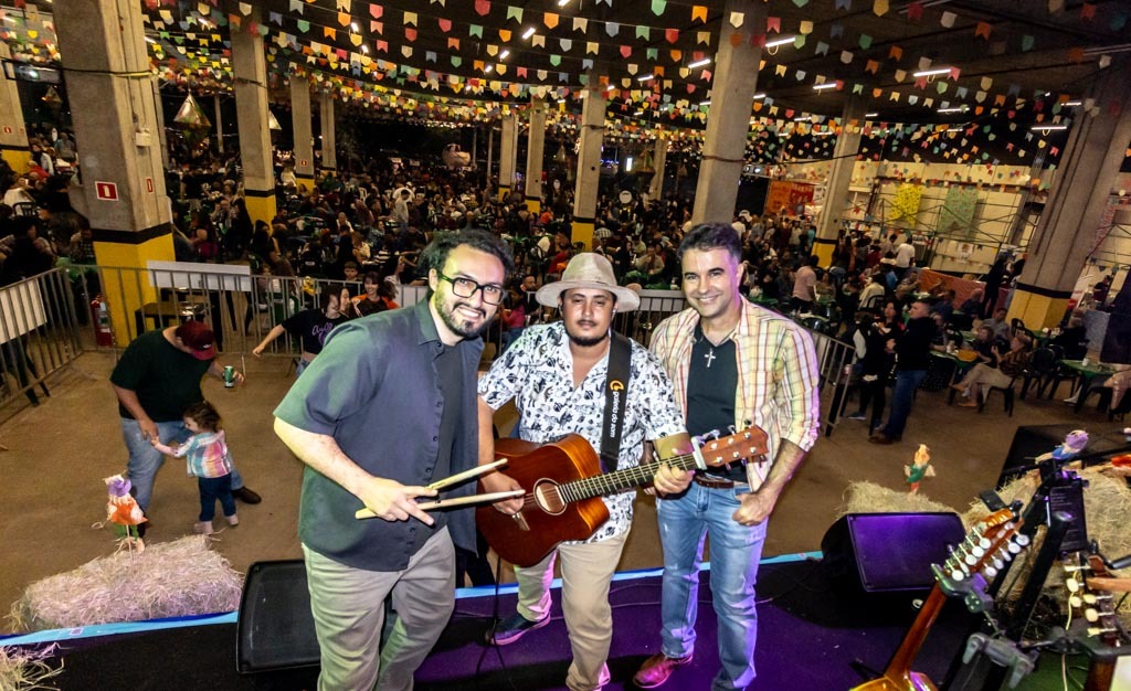 Final de semana no Arraiá Mió di Bão-Ribeirão! tem shows gratuitos de Zé Simões, Sidney Santiago e Caio César